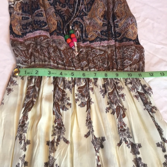 Beautiful summer dress.Tag says large, but fits more like medium.Never worn. - Picture 5 of 7